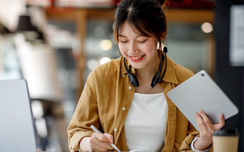 các cách học tiếng Anh giúp người đi làm giao tiếp tự tin
